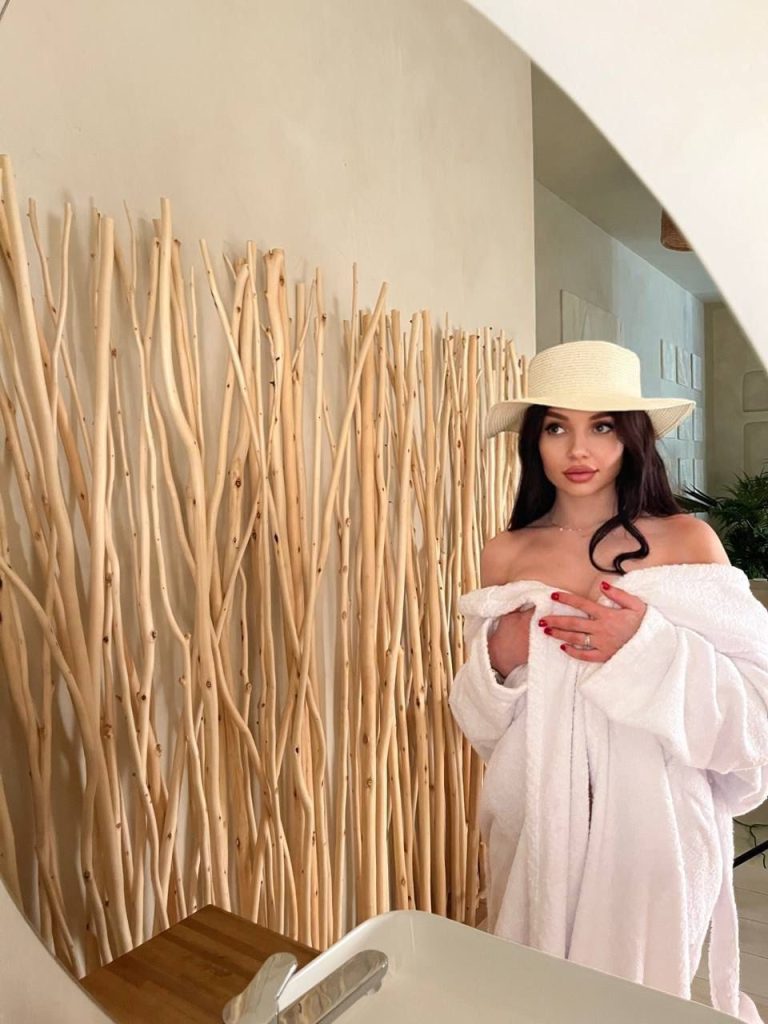 вип эскорт от  Мария работает в Питере