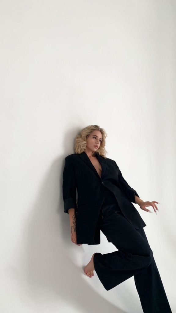 VIP эскорт от Амелия работает в Питере