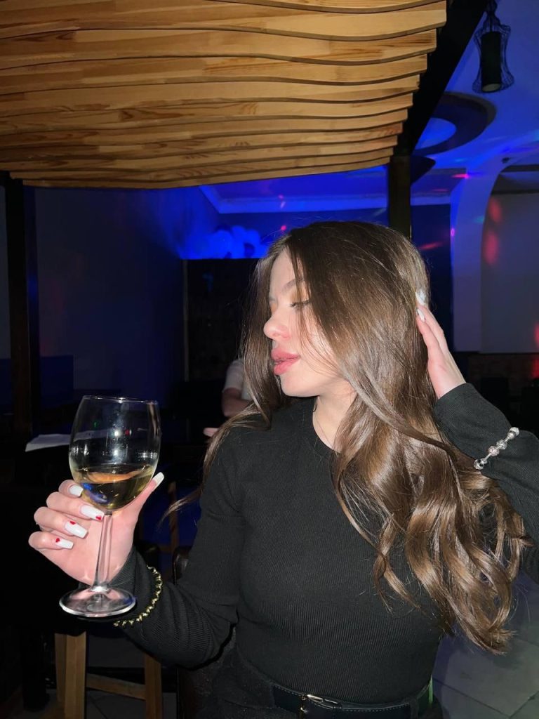 Лучшие эскорт услуги от Ксения в Питере